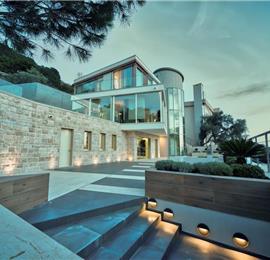 6 bedroom villa with pool and roof terrace, Sveti Stefan, sleeps 12